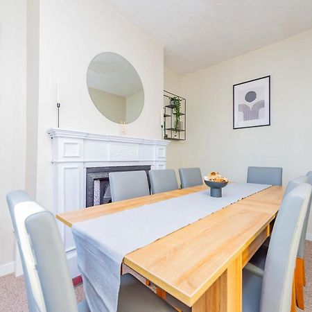 Central Townhouse Wolverhampton - Sleeps 8 - Ideal For Contractors & Families Leilighet Eksteriør bilde