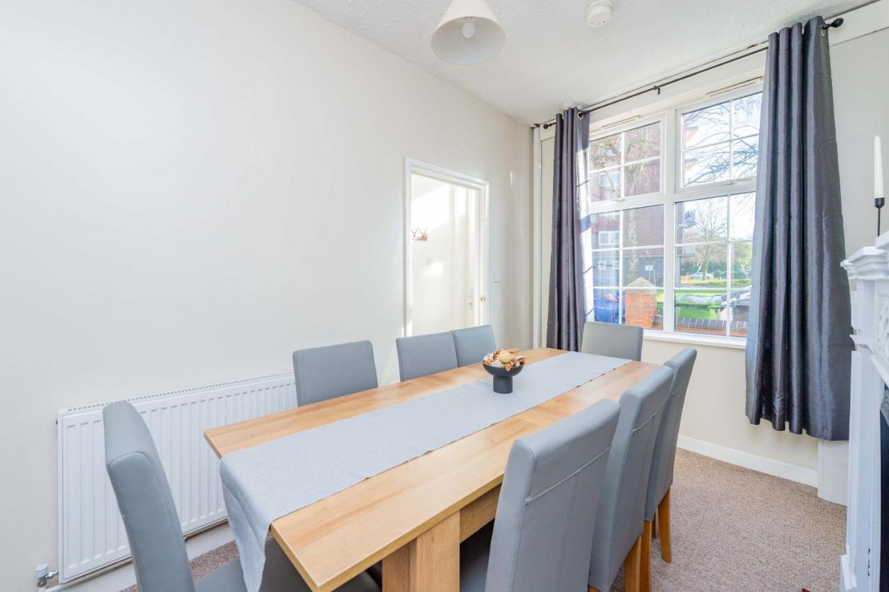 Central Townhouse Wolverhampton - Sleeps 8 - Ideal For Contractors & Families Leilighet Eksteriør bilde